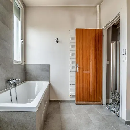 4 Bedroom Cozy In Apartment
