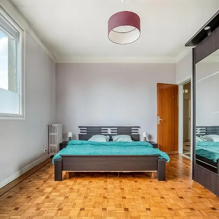 4 Bedroom Cozy In Апартаменты Монтрёй