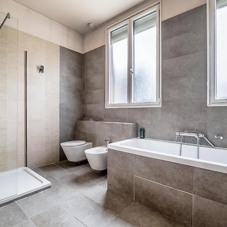 4 Bedroom Cozy In Montreuil (Seine-Saint-Denis)