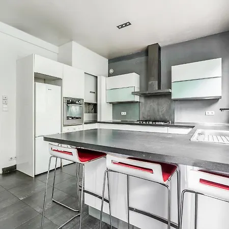 Апартаменты 4 Bedroom Cozy In Монтрёй